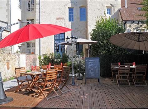 Hôtel, Restaurant, Au Bistrot, à Sées dans l'Orne, au pied de la cathédrale de Sées, à 20kms d'Alençon et d'Argentan